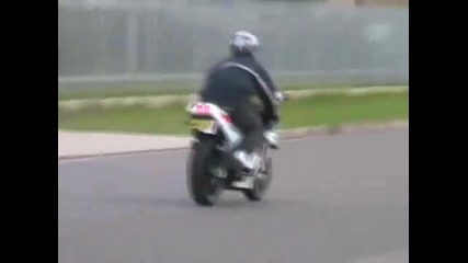 Honda Cbr 250rr - Burnout & Stunt up wheelie
