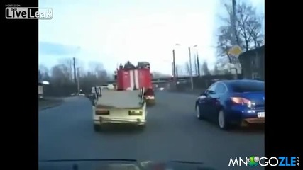Луди руски пожарникари в кабрио