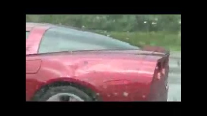 Corvette губи контрол при дъжд !!!