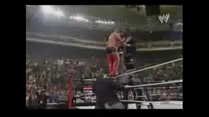 Shawn Michaels Прави Superplex От Стълба Върху Две Маси
