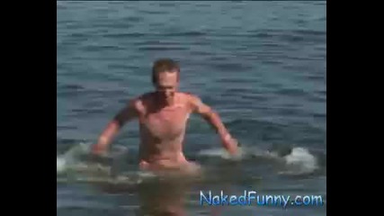 Голи И Смешни Скрита Камера Надървен Мъж!