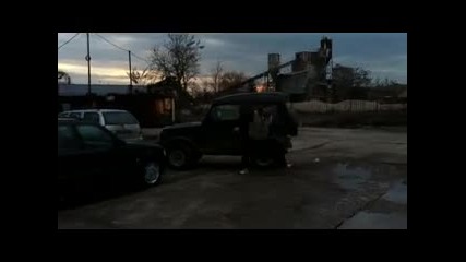 човек се спасява от метеорид