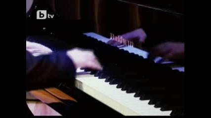 9 - годишен виртуоз на пиано 