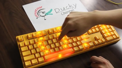 Страхотна светеща клавиатура, свети в жълто