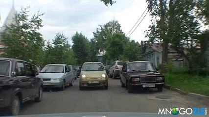 Жена зад волана