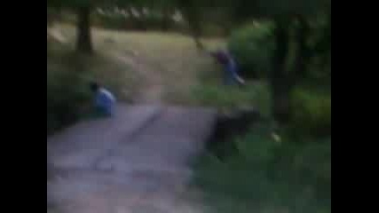 бат тонч0 на земята ;дд