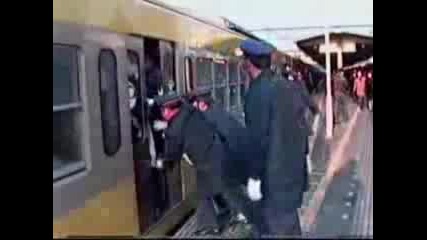 Така Японците Се Качват На Влак