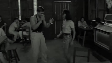 Жан-клод Ван Дам танцува Гандам Стайл (смях )