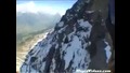 Невероятни кадри - човек кара ски с парапланер