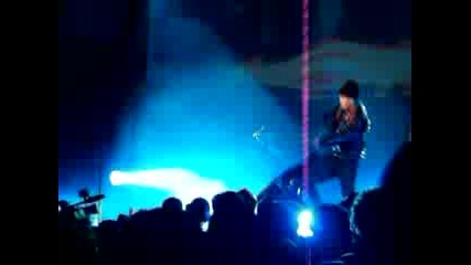 Chris Brown dancing at Va stand up concert 