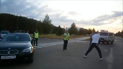 Полицаи срещу пиян шофьор!