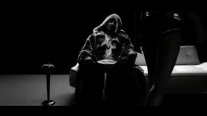 Snoop Dogg featuring Pharrell - Drop It Like It's Hot