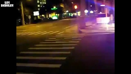 Как се бяга от полицията с мотор докато се правиш на гъзар