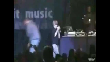 "фенове" замерят Justin Bieber