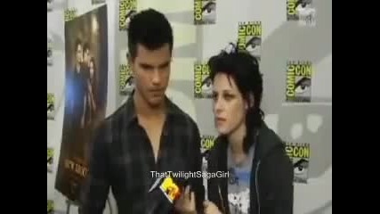 Kristen Stewart almost Kisses Taylor Lautner !!