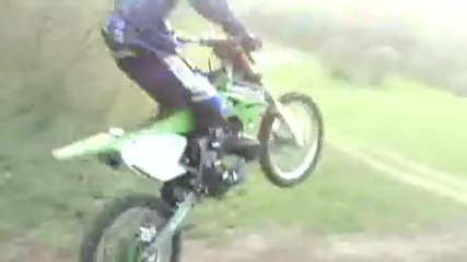Kawazaki 250 in The Forest - Vbox7