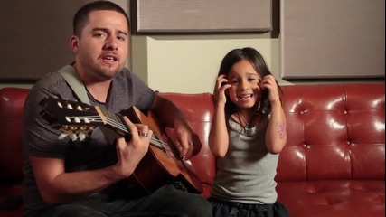 Баща и дъщеря пеят страхотно