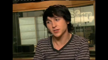 Mitchel Musso & Maria Perez de Tagle говорят за песните си към Disneymania 7 