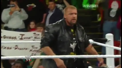 Triple H кани Brock Lesnar и Пол Хейман да го посрещни следващата седмица на Raw, Raw, May 6, 2013