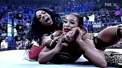 Relive Sasha Banks returning to trick Bianca Belair: SmackDown, Aug. 6, 2021