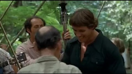 Arnold свири на виола 