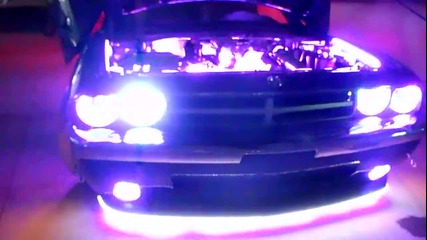 Това си заслужава да се види - Dodge Challenger Srt8