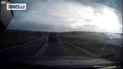 19 годишен причинява катастрофа