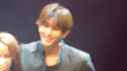 U-kiss Scandal Tour in Paris _mysterious Lady_ with a lucky fan on stage