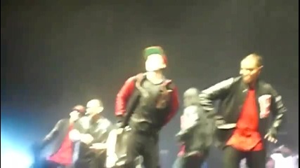 Justin Bieber танцува на Макарена в Barcelona! 06.04.2011 
