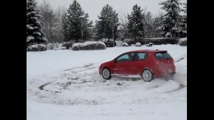 Golf R32 snow playing (no music for engine & exhaust sound)