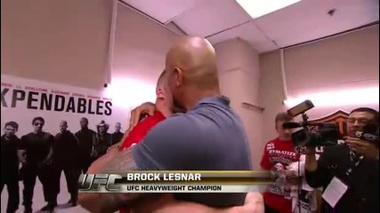 Ufc Брок Леснар и Скалата Се Прегръщат