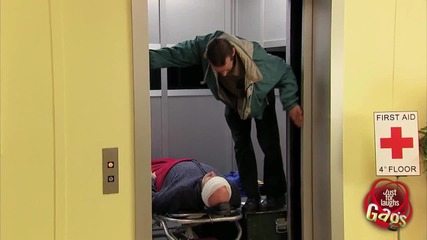 Гаф с пациент в асансьора - Скрита Камера
