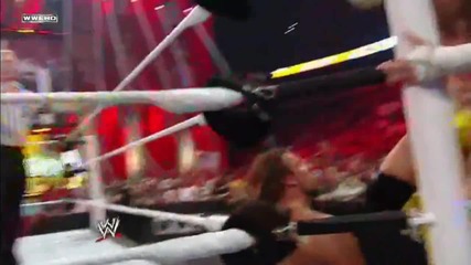 Steel Steps Lifting Knee Strike - Cm Punk