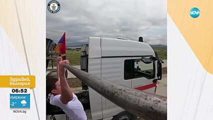 Мъж с рекорд на Гинес за набирания между два движещи се камиона