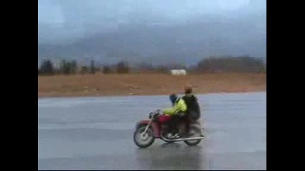 Иж На замръзнало Езеро