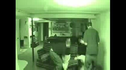 ако имаш приятели кретени,  ще се събуждаш така