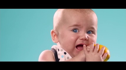 Реакции на бебета, които опитват за пръв път лимон ..