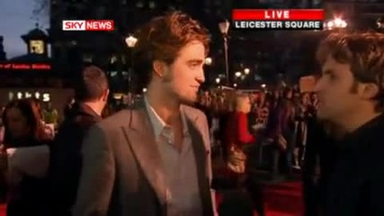Robert Pattinson interview at the Remember me Uk Premiere (17.03.2010) 