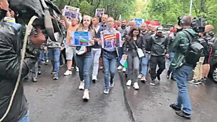 Привърженици на Доган тръгнаха на поход