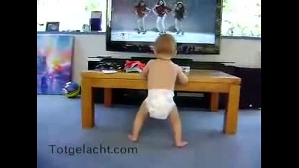 Бебе тамцува на песен на Beyonce