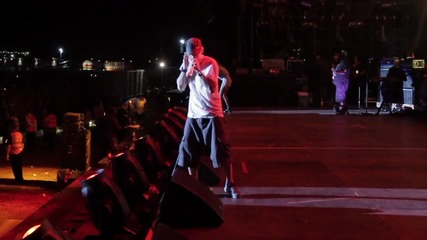 *за първи път в сайта! Eminem - Love The Way You Lie (live) на V - Festival !