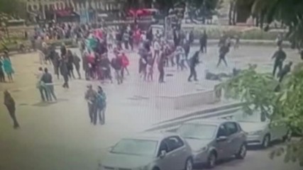 Появиха се нови кадри от атаката пред "Нотр Дам" в Париж