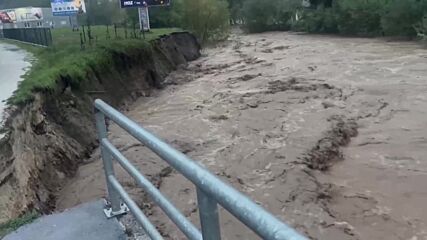 След наводненията в Босна и Херцеговина: Десетки загинали и изчезнали