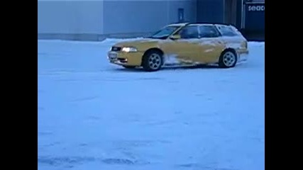 Audi S4 Biturbo В Сняг