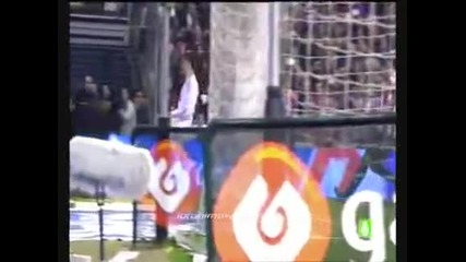 Cristiano Ronaldo заплашва фен в Билбао!!! 