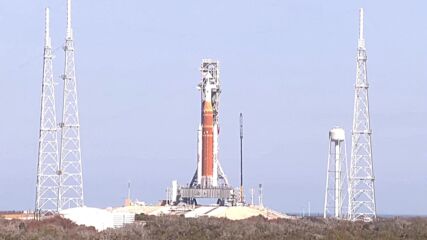 НАСА прибира ракетата „Артемис 2“ в хангар за ремонт