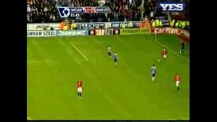 13.05 Манчестър Юнайтед докосва титлата след 2:1 над Уигън ! Победния гол на Майкъл Карик