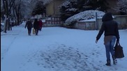 Двама души пострадаха при падания след снеговалежа в Благоевград