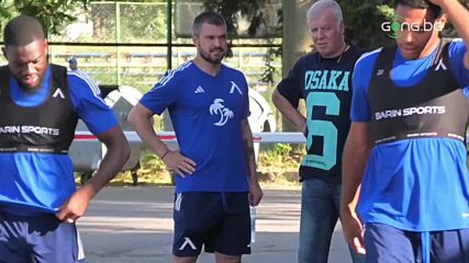 Сираков и Божинов разговарят преди заниманието на "сините"