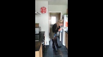 Cinnamon challenge (lisa)